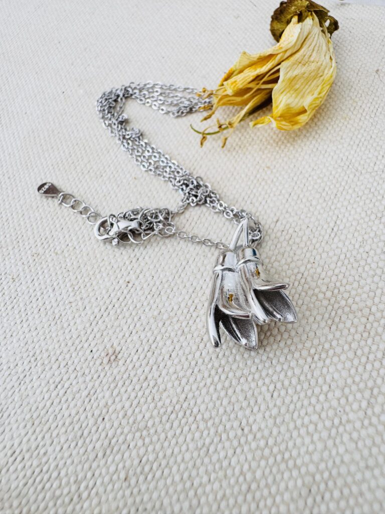 Kowhai pendant necklace_3D_front